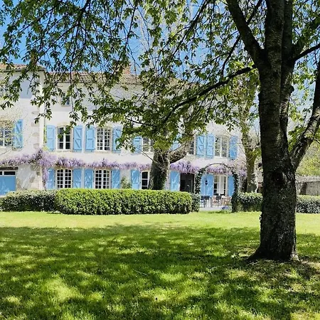 Alojamento de Acomodação e Pequeno-almoço Domaine La Reveille 4*