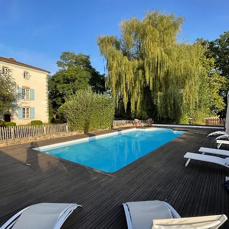 Domaine La Reveille 4* Dore-lʼÉglise